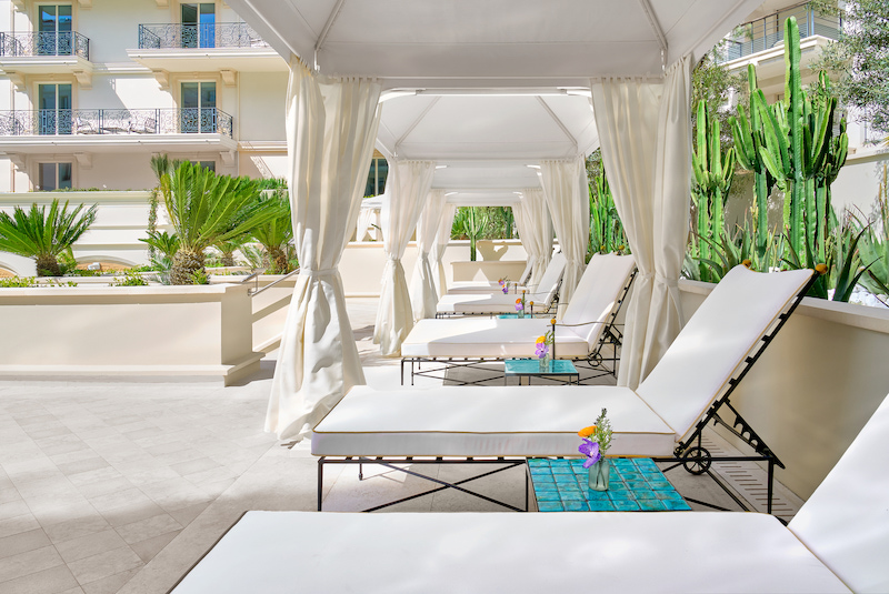 Carlton Cannes Pool - Sunloungers
